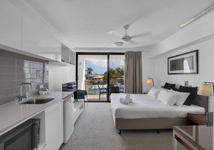 Dual Key Three Bedroom Apartment close to CBD