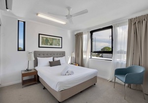 Dual Key Three Bedroom Apartment close to CBD