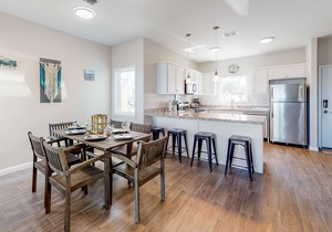 Dual-Suites on the Bay - High-Speed WiFi, Shared Pool, Central AC & Water Views