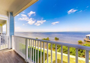Dual-Suites on the Bay - High-Speed WiFi, Shared Pool, Central AC & Water Views