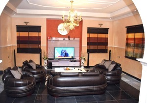 Duplex, 3 Bedroom Spacious House