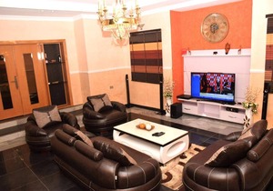 Duplex, 3 Bedroom Spacious House