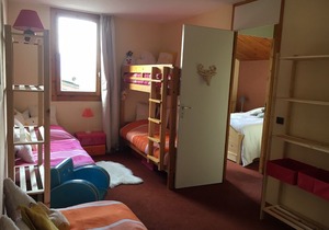 Duplex 8 people (as in a chalet!), ski-to-door, mountain view