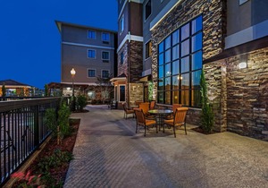 Easy Access to Convention Center | Free Breakfast + Outdoor Pool