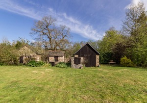 Eco-friendly Cottage Near Vioreau Forest: 3BR, Enclosed Garden, Cozy Fireplace