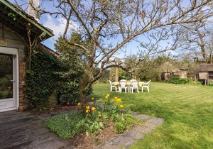 Eco-friendly Cottage Near Vioreau Forest: 3BR, Enclosed Garden, Cozy Fireplace