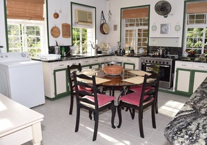 Eco Friendly Room in the Hummingbird Apartment