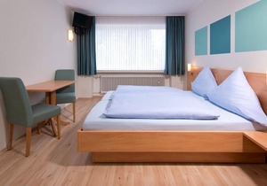 Economy double room, shower in room, sep. WC - Seehotel am Stausee