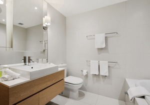 Edgewater 208