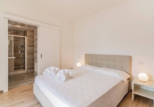 "Elegant and spacious apartments 80 m from the lake in Griante, nice resort on Lake Como, 3 km from