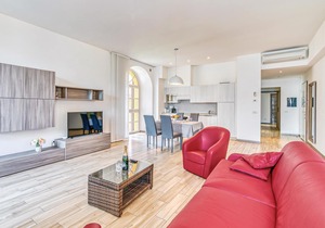 "Elegant and spacious apartments 80 m from the lake in Griante, nice resort on Lake Como, 3 km from