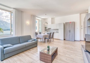 Elegant and spacious apartments 80 m from the lake in Griante, nice resort on Lake Como, 3 km from M