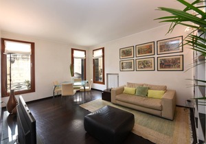 Elegant designer apartment in the historic center