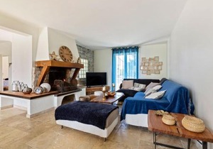Elegant holiday home with fenced garden