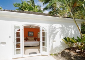 Elegant Three Bedroom Villa in Forest Hills