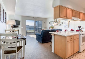 Enjoy views of Siletz Bay from this 3rd Floor Condo. beach access, Taft District