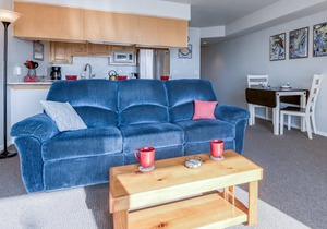 Enjoy views of Siletz Bay from this 3rd Floor Condo. beach access, Taft District