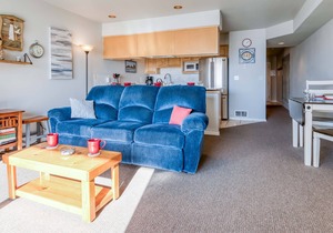 Enjoy views of Siletz Bay from this 3rd Floor Condo. beach access, Taft District