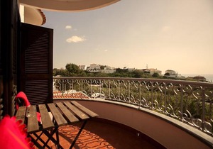 Ericeira Chill Hill Hostel & Private Rooms - Peach Garden