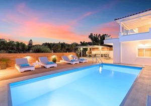 Etoile Villa Heated Pool