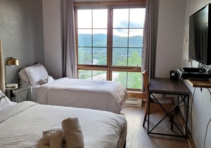 Exclusive Resort Property, Ski-in/out, Infinity Pool, Elevator, 2 Car Parking