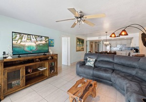 Experience the turquoise blue waters up close & personal from this unit!