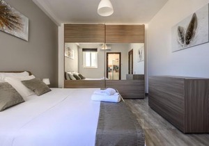 F11 Room 1, Private double room with private bathroom in shared Flat
