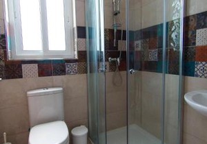 F12 Room 1, Private Room two single beds shared bathroom in shared Flat