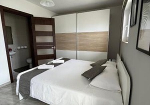 F3 Room 1, Private Double room with private bathroom and balcony