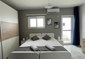 F3 Room 1, Private Double room with private bathroom and balcony