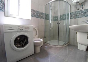 F8 Room 3, Private Room two single beds shared bathroom in shared Flat