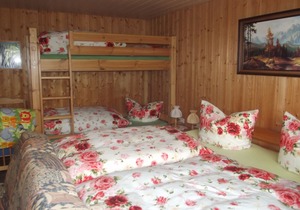 Family friendly, pets allowed, large garden, common room with Billiards, Wi-Fi