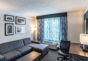 Family Retreat! 3 Great Units, Pet-Friendly, Onsite Pool, Free Breakfast