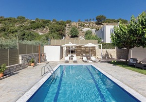 Family Villa with private Pool, childrens Playground and Ping Pong Table
