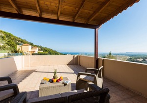 Family Villa with private Pool, childrens Playground and Ping Pong Table
