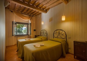 Farmhouse in Tuscany - Trilo 4/6 p. swimming pool wifi garden parking restaurant