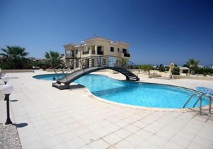 Faros Beach