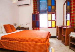 Featuring free WiFi, Rooftop Cafe ,close to ferry terminal & City attractions 2