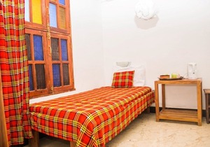 Featuring free WiFi, Rooftop Cafe ,close to ferry terminal & City attractions 2