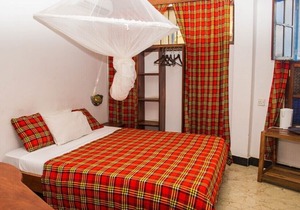 Featuring free WiFi, Rooftop Cafe ,close to ferry terminal & City attractions 7