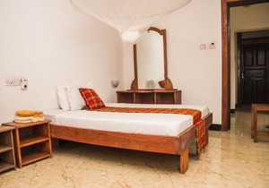 Featuring free WiFi, Rooftop Cafe ,close to ferry terminal & City attractions 7