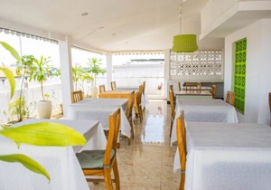 Featuring free WiFi, Rooftop Cafe ,close to ferry terminal & City attractions 8
