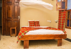 Featuring free WiFi,Rooftop Cafe ,close to ferry terminal & City attractions 10