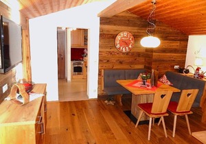 Ferienwohnung "Almgenuss" - Drei-Raum-Wohnung 65m² mit Balkon und Bergblick