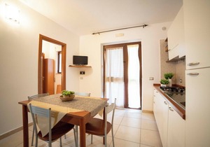 Ferienwohnung "ulivo" mit Pool und Privatstrand