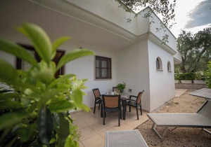 Ferienwohnung "ulivo" mit Pool und Privatstrand