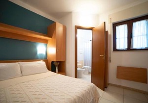 Ferienwohnung ulivo mit Pool und Privatstrand