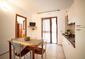 Ferienwohnung ulivo mit Pool und Privatstrand