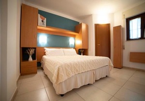 Ferienwohnung ulivo mit Pool und Privatstrand