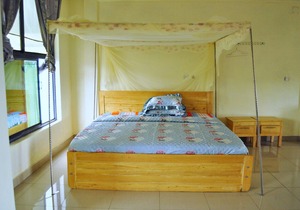 Fidos Guest House & Safaris